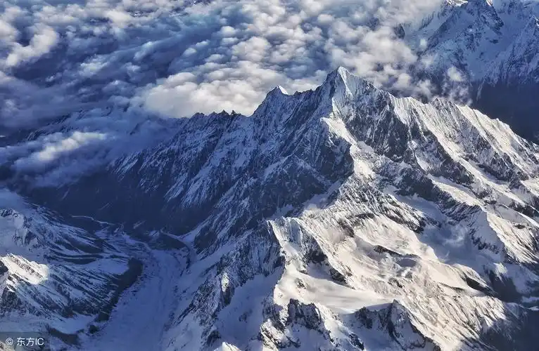 描写高山的优美句子(庄严) - 火句子