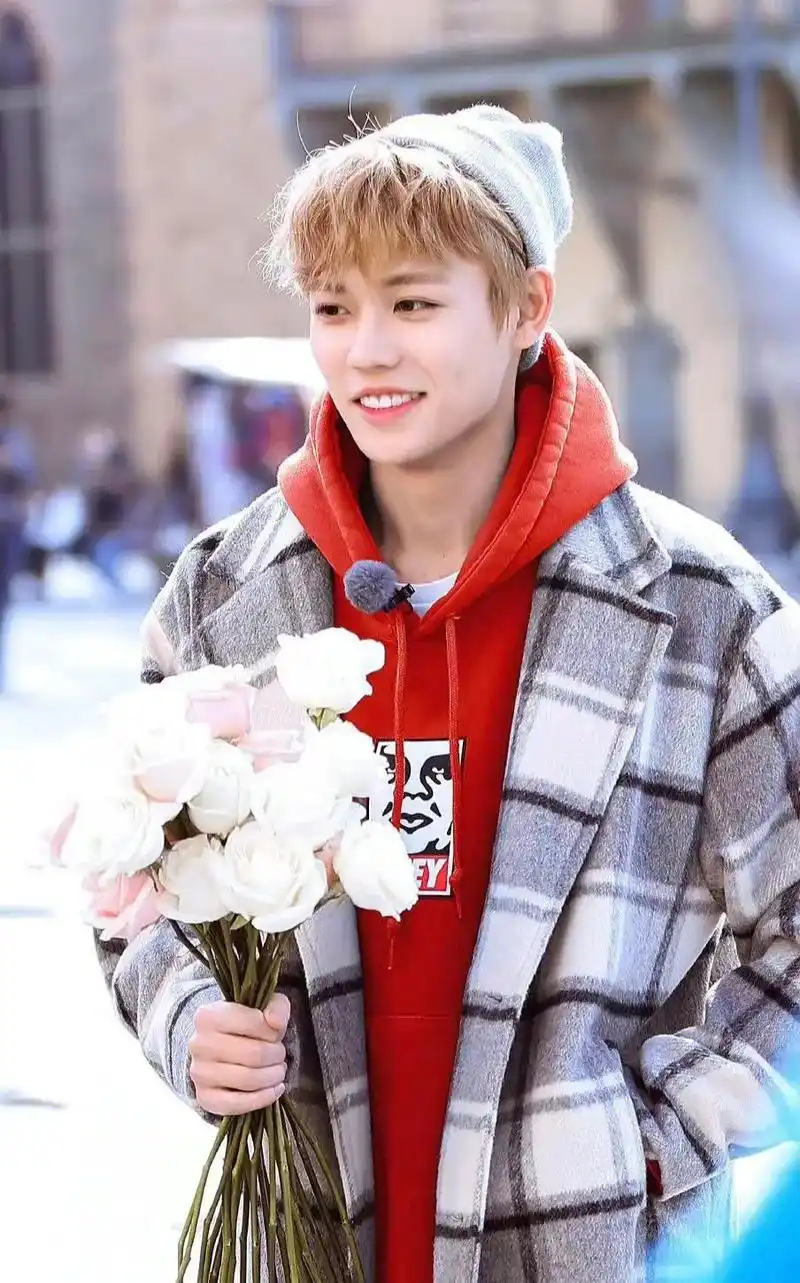 喜欢上了这个酒窝男孩-林彦俊#宝藏男孩 - 抖音