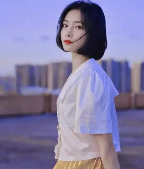 许佳琪在海外爆红,日韩粉丝不停夸赞,一头短发被称"超绝神颜"!