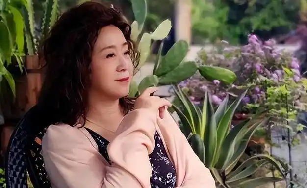 离婚34年张国立与罗秀春的差距太明显儿子成了他们唯一的牵挂