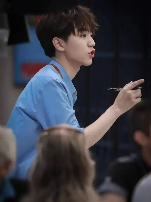 王俊凯嘟嘟嘴照片每一张都超级萌记得收藏哦