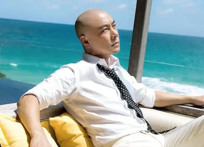 张卫健遭前辈侮辱为证实力一辈子剃光头