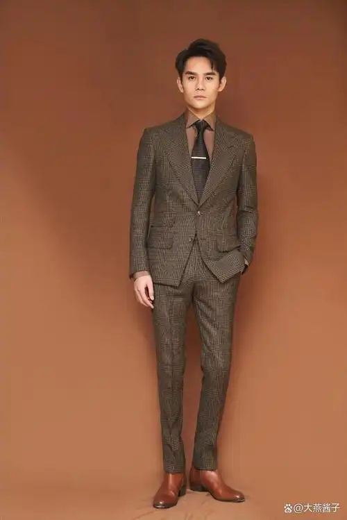检验帅哥的重要标准:能否撑得起西装!