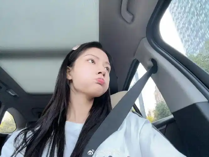 路人偶遇任敏生图##任敏自拍vs他拍