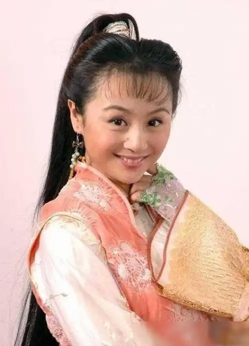 继李咏走后,央视名嘴曹颖也传来"坏消息",深夜发文晒病床照