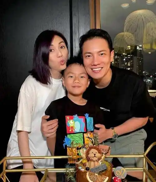 丁子高杨千嬅一家三口庆生照 ,9岁儿子近照曝光_照片_生活_工作