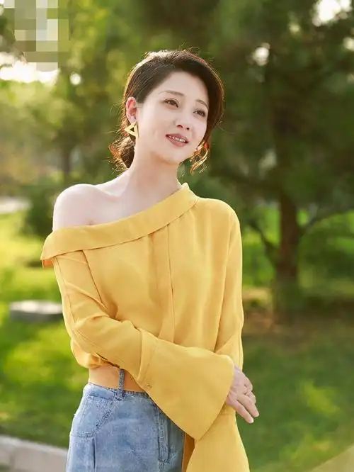 2天前 我要分享 娱乐圈从来不缺乏长相好看的艺人,但是像殷桃这样美得