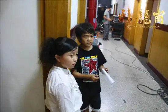 《卧龙岗》秦学士与朱洁:首触电充满惊喜