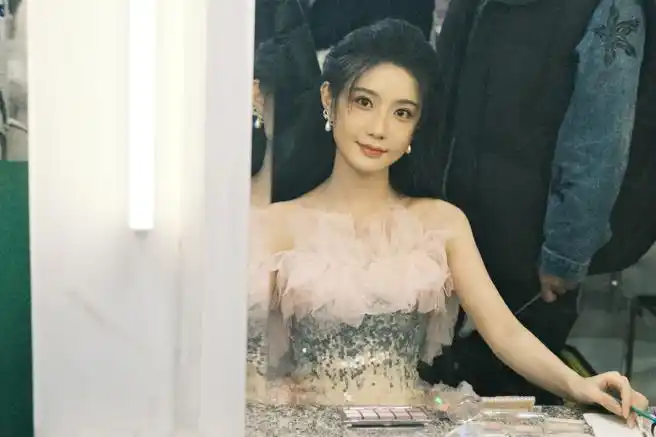 cctv15音乐频道,央视频同步直播,听见小陈总@陈意涵estelle星辰下的