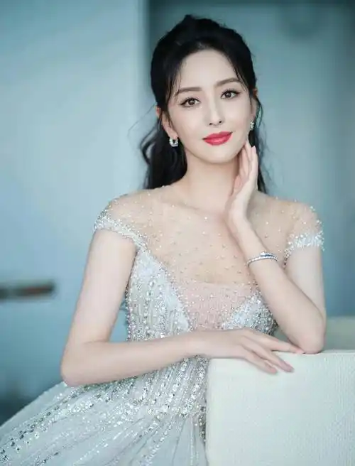 舞者,演员,母亲:多才多艺的佟丽娅_家庭_才华_生活