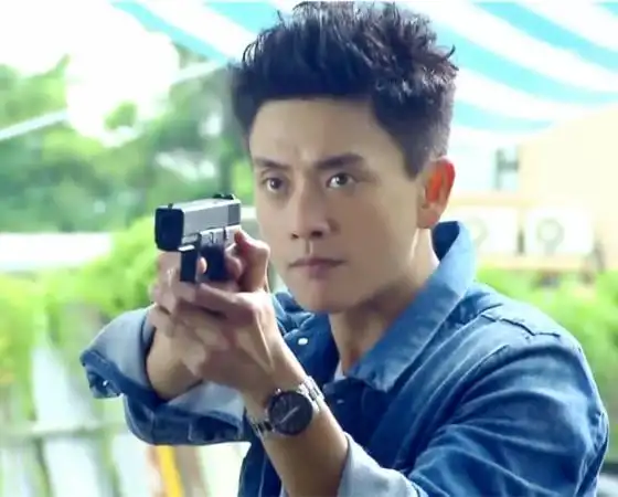 当年还不太出名的小生黄宗泽集中火力狂追当家花旦胡杏儿时,就被港媒