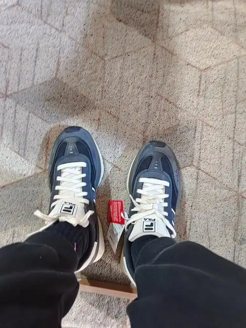 斐乐家黄景瑜同款子弹老爹鞋