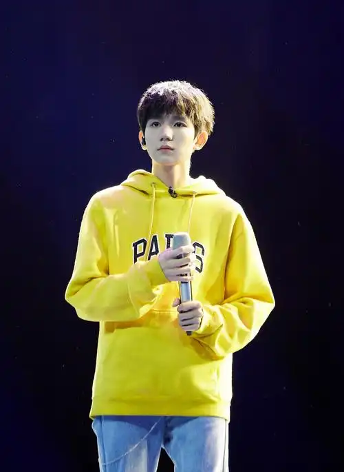 《我是唱作人》即将开播,王源在节目中嘟嘟嘴,又不刚了!