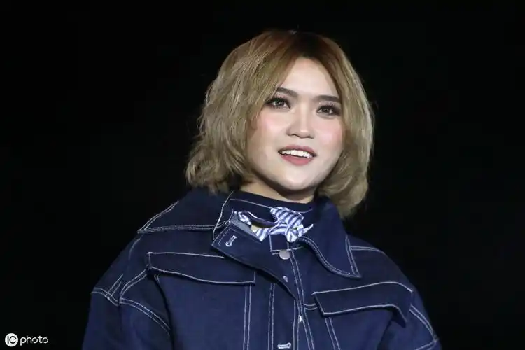 女歌手庄心妍,甜美的歌声唱到心坎里