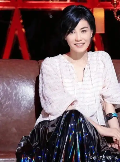 王菲早前旧照流出,穿"银花"旗袍气质清冷,不愧是天后