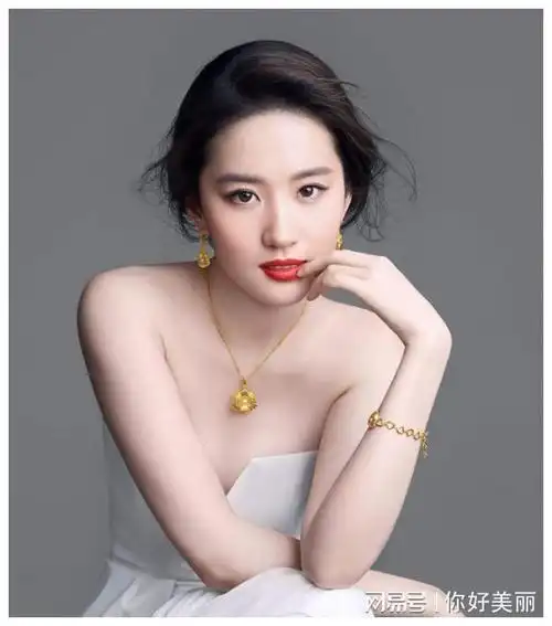 刘亦菲拍被骂低俗玩擦边,她的胸,到底碍了谁的眼|景甜|内衣|时尚品味