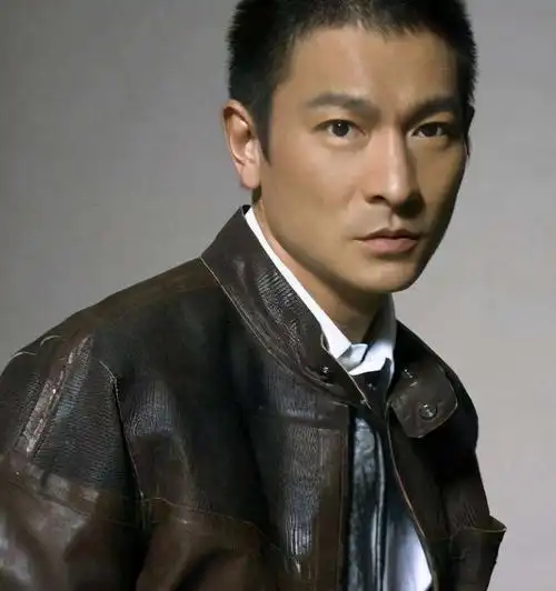 毕竟当时刘德华年轻颜值巅峰照片他什么时期最帅30年前