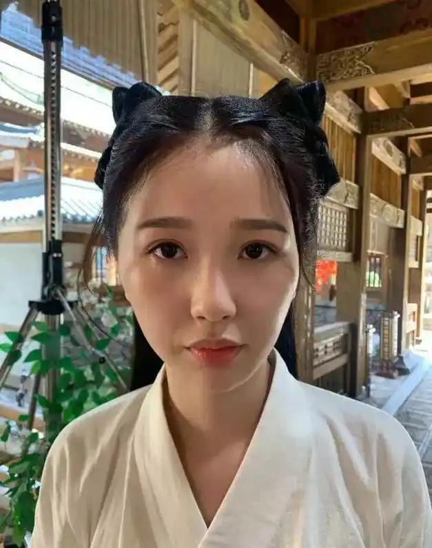 虞书欣无美颜状态素颜被吐槽皮肤好但五官平平胜在自然没整容