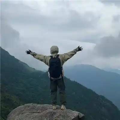 氛围感十足的男生背影头像_干净有氛围感的男生头像_头像_男生_氛围