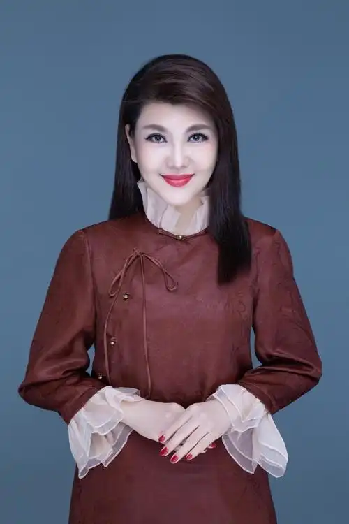 乌兰图雅新歌不断 《北京中轴线》《花香怒放》上线__财经头条