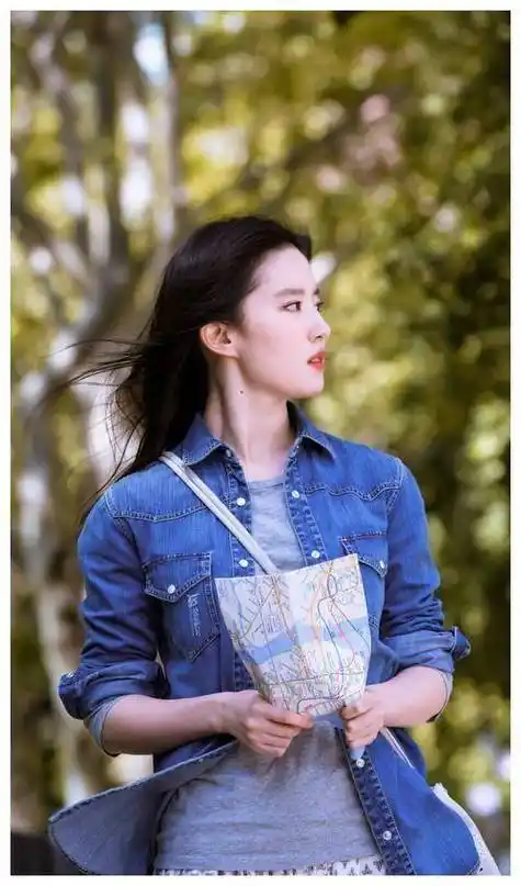 刘亦菲心怀阳光敢面痛苦角角落自有阳光