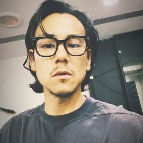 彭于晏也老了近照胡子拉碴面容憔悴被指撞脸张东升