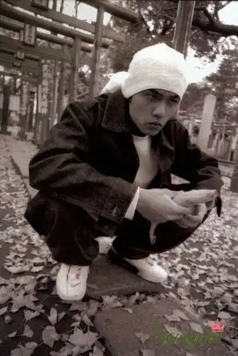 周杰伦珍贵老照片,每一张都能做壁纸.