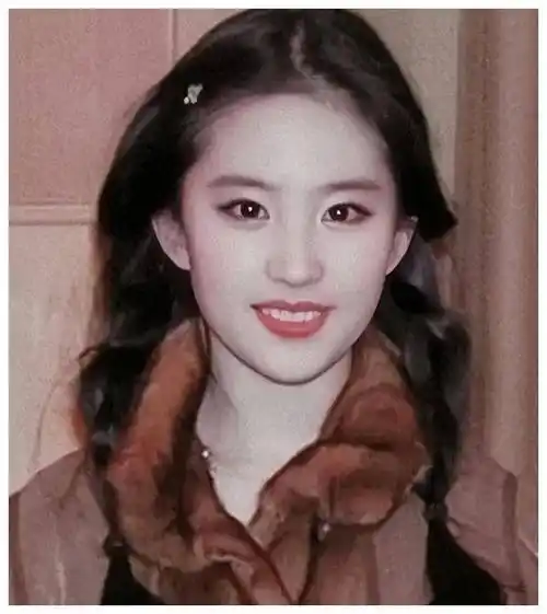 刘亦菲上大学时无人追,学生照曝光,网友纷纷惊呼谁敢接近?