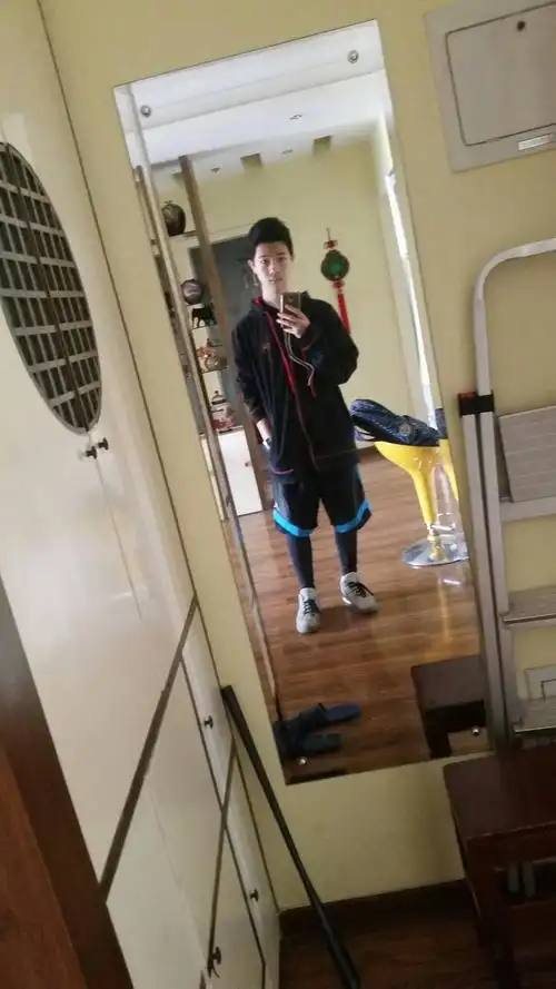 身高176,体重122斤,男,娃娃脸(长).跪求春季 夏季穿衣搭配