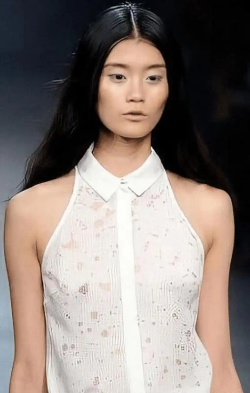 考古奚梦瑶模特时期的照片,亲妈都不一定认得出啊.