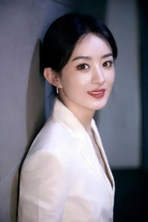 辛芷蕾甘愿做配,我断言:赵丽颖又要拿王炸了!_腾讯新闻