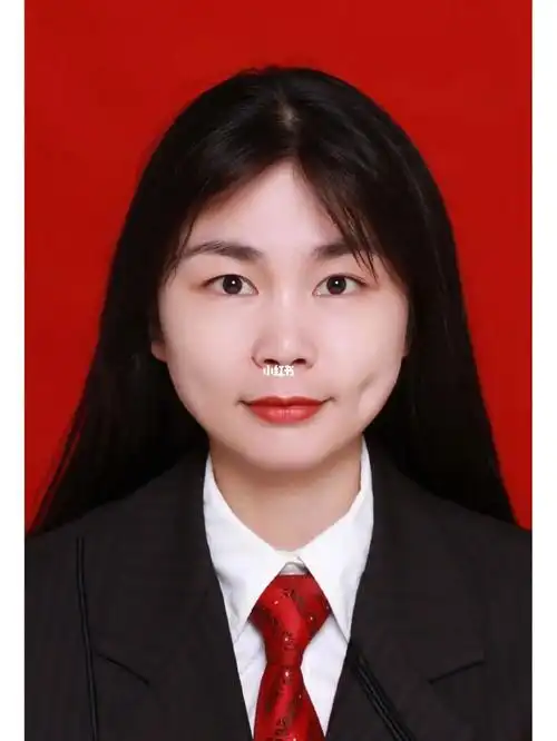 第二张西装证件照