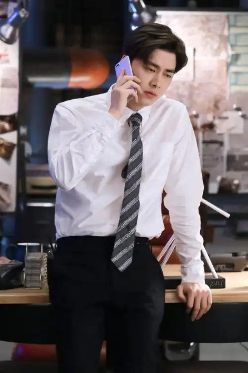 给徐甜甜打电话9606@李易峰74徐天剧照/白衬衫98领带#园园不