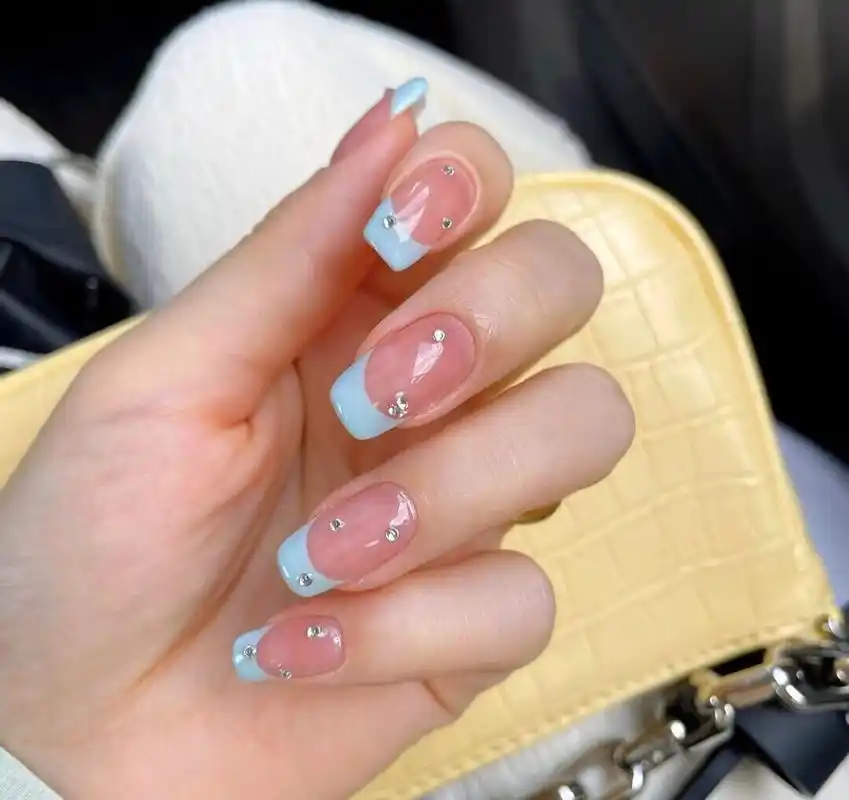 夏天指甲2023新款美甲显白气质黄皮百搭简单