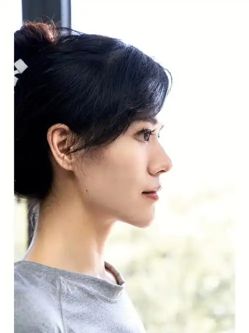 原相机下的侧脸