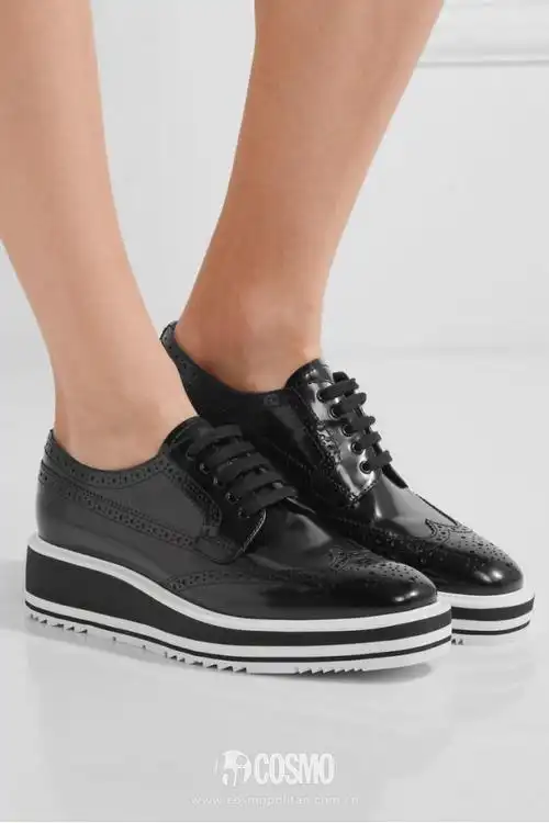 红人馆黑尾酱能用一双鞋搭一万套衣服怪不得收服了幽默又有趣的李诞