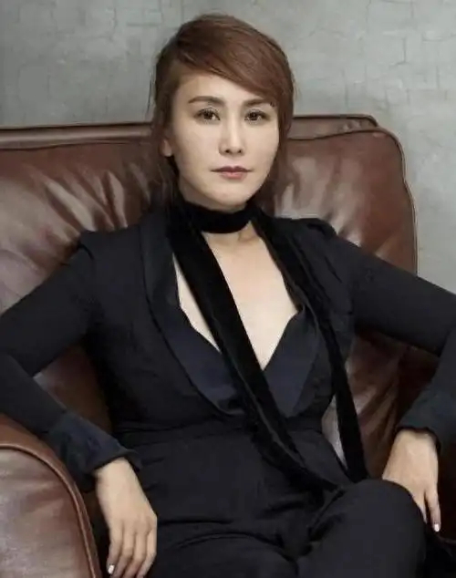 演员王茜嫁大23岁导演徐庆东丈夫病逝8年她的坚持让人泪目