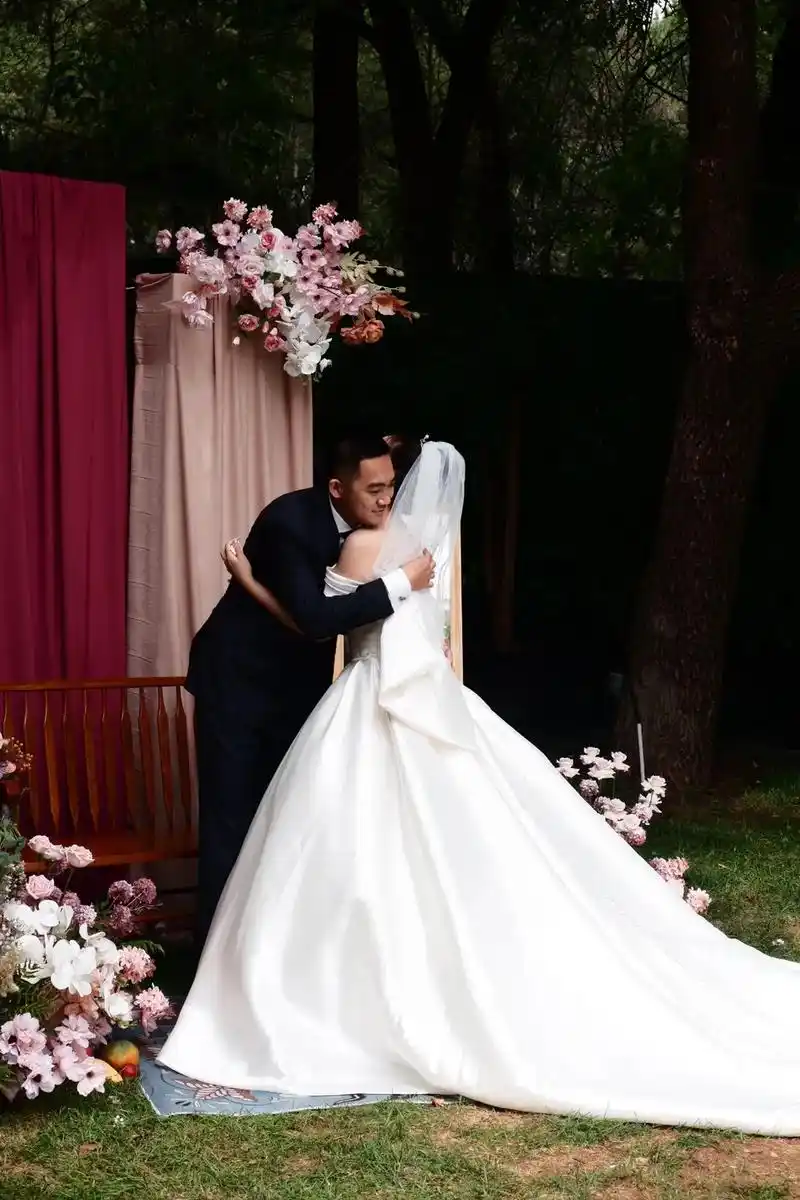 立秋这一天 中古风的小众婚礼安排上啦 -从英国到北京   - 抖音