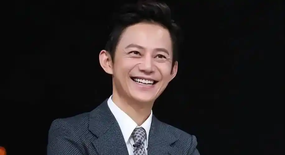 "人走茶凉"何炅:一席话自毁24年的事业,唯有沈腾马丽不嫌弃_节目_许嵩