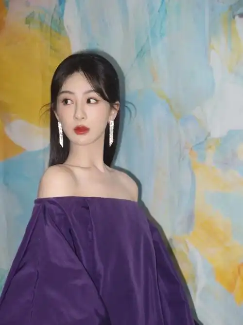 杨紫超话#微博之夜#送来一封来自boss@杨紫的信笺7715置身缤纷