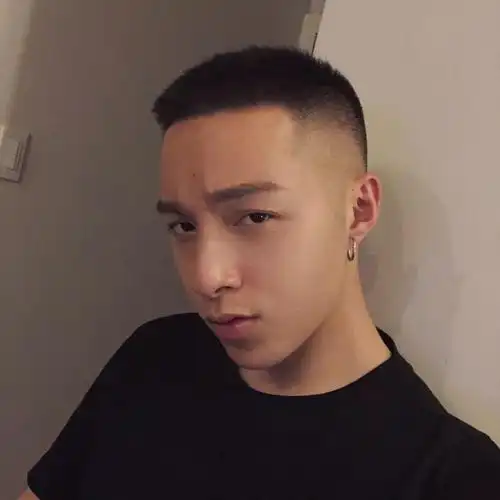 男生留寸头好帅