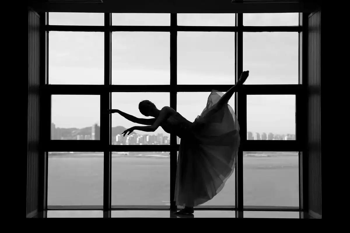 佟丽娅  #我的宝藏女孩 #最美舞者"你悄悄拔尖,然后惊艳 - 抖音