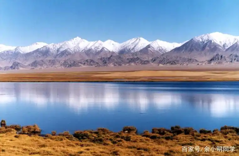 新疆阿尔金山自然保护区冰川融水汇聚而成的依协克帕