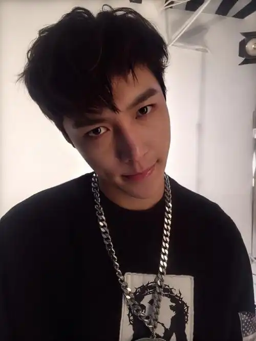 男友视角来啦 快查收心动帅气的张bob吧    @张艺兴|#张艺兴dna音乐