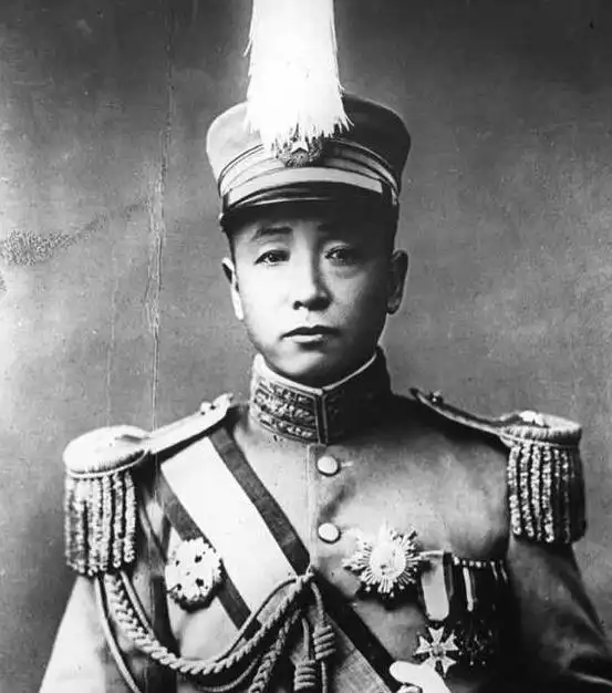 为什么张作霖见了袁世凯,当即跪下三拜九叩?