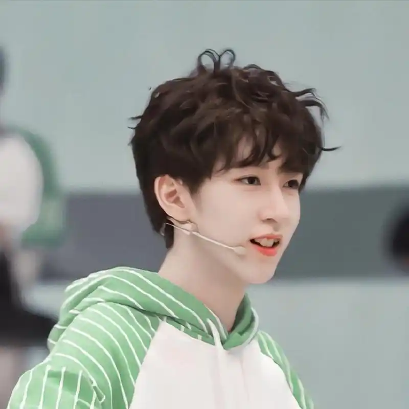 贺峻霖|珍藏头像 必属精品 今日分享:小贺老师的头像 宝贝霖霖的神仙