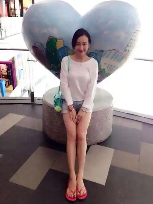 早年的王鸥好清纯啊,美的只剩下腿了,杨幂哪儿都比不上她!