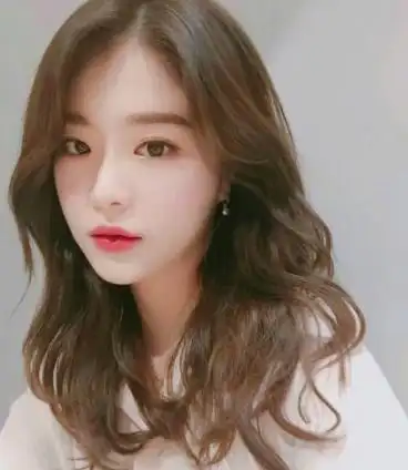 2021年最流行中长卷发,烫一烫换个新造型吧!