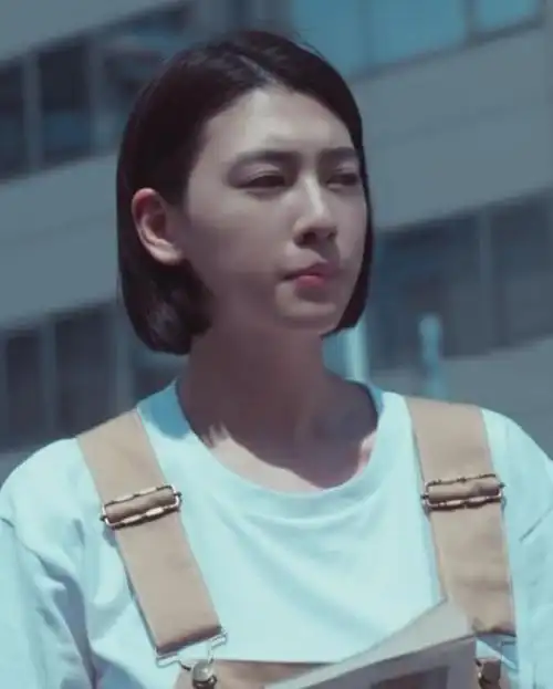 周杰伦说好不哭mv女主太厉害了鞋子像画的却非常耀眼