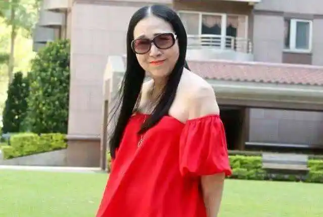 67亿富婆公开找小鲜肉 60岁颜值曝光 网友:太过分了吧